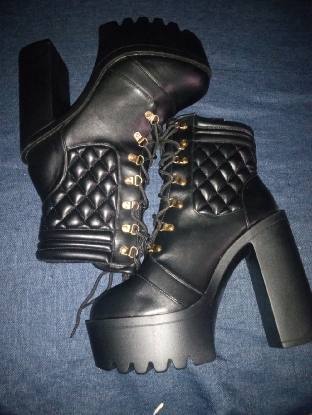 " NOTHING ORDINARY " Platform Booties Round Toe Lace Up Block Heel ( BRAND NEW !